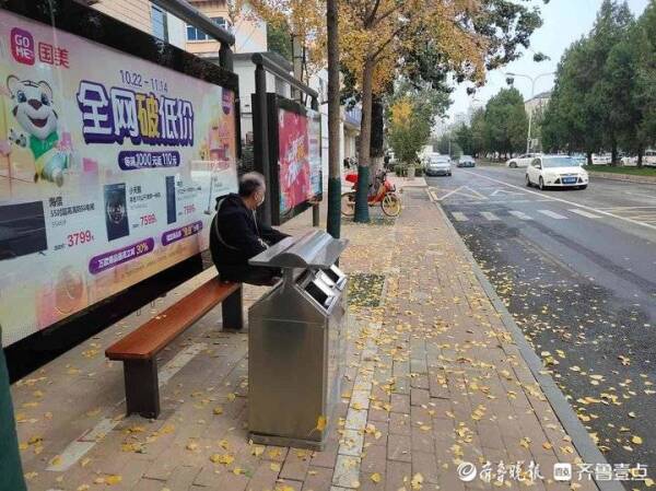 接连被曝公交候车座位对着垃圾桶，济南公交集团回应：将进行统一排查