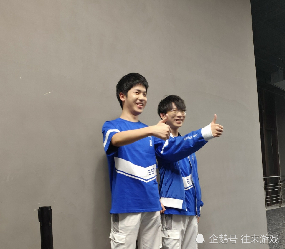 别再无脑喷es梓墨,得知他的"隐藏身份",玩家:诺言自愧不如!