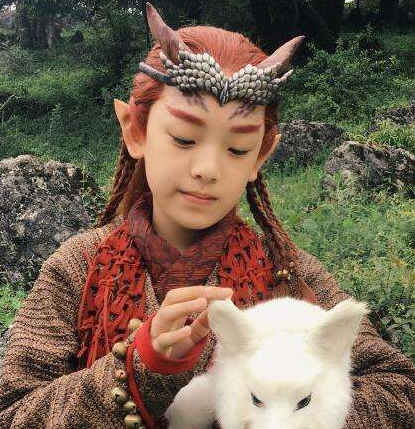 在古剑奇谭中,还饰演了百里屠苏的小时候,要知道,百里屠苏可是大幂幂