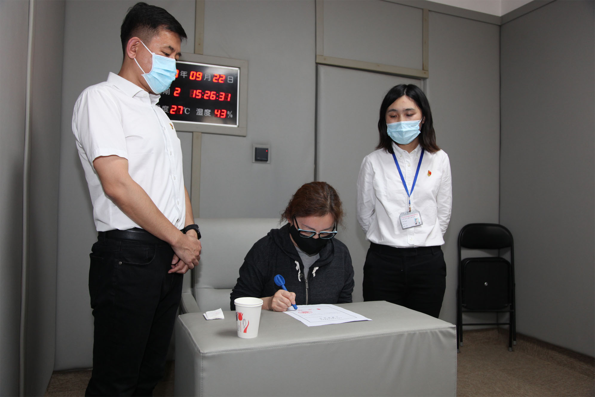 新华网客户端 2020-09-22 18:43 "红通人员"程宣回国投案 "红通人员"