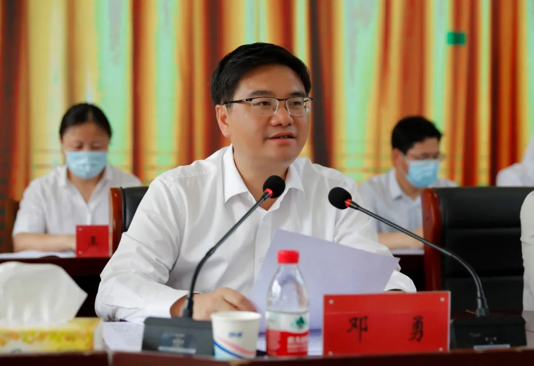 邓勇出席马坝镇第二次党代会开幕式