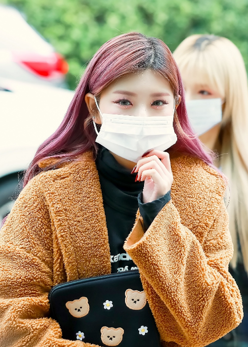 乐华艺人王怡人确诊新冠还感染了队友曾因向韩国国旗敬礼惹争议