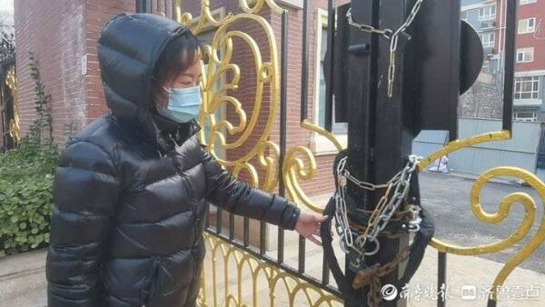 济南御山华府小区高层与别墅“混搭”闹纠纷，南门锁28把锁引热议！中海物业：不清楚谁上锁
