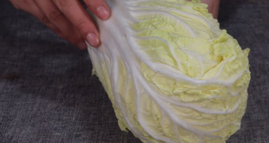 腌辣白菜 放一晚上就能吃 比买的还好吃 香辣爽脆 特别的下饭