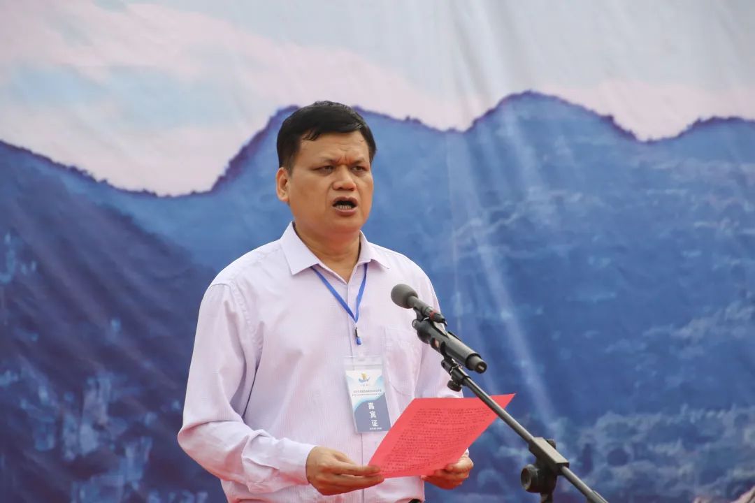 武宣县委常委,宣传部部长,副县长廖剑华主持开幕式.