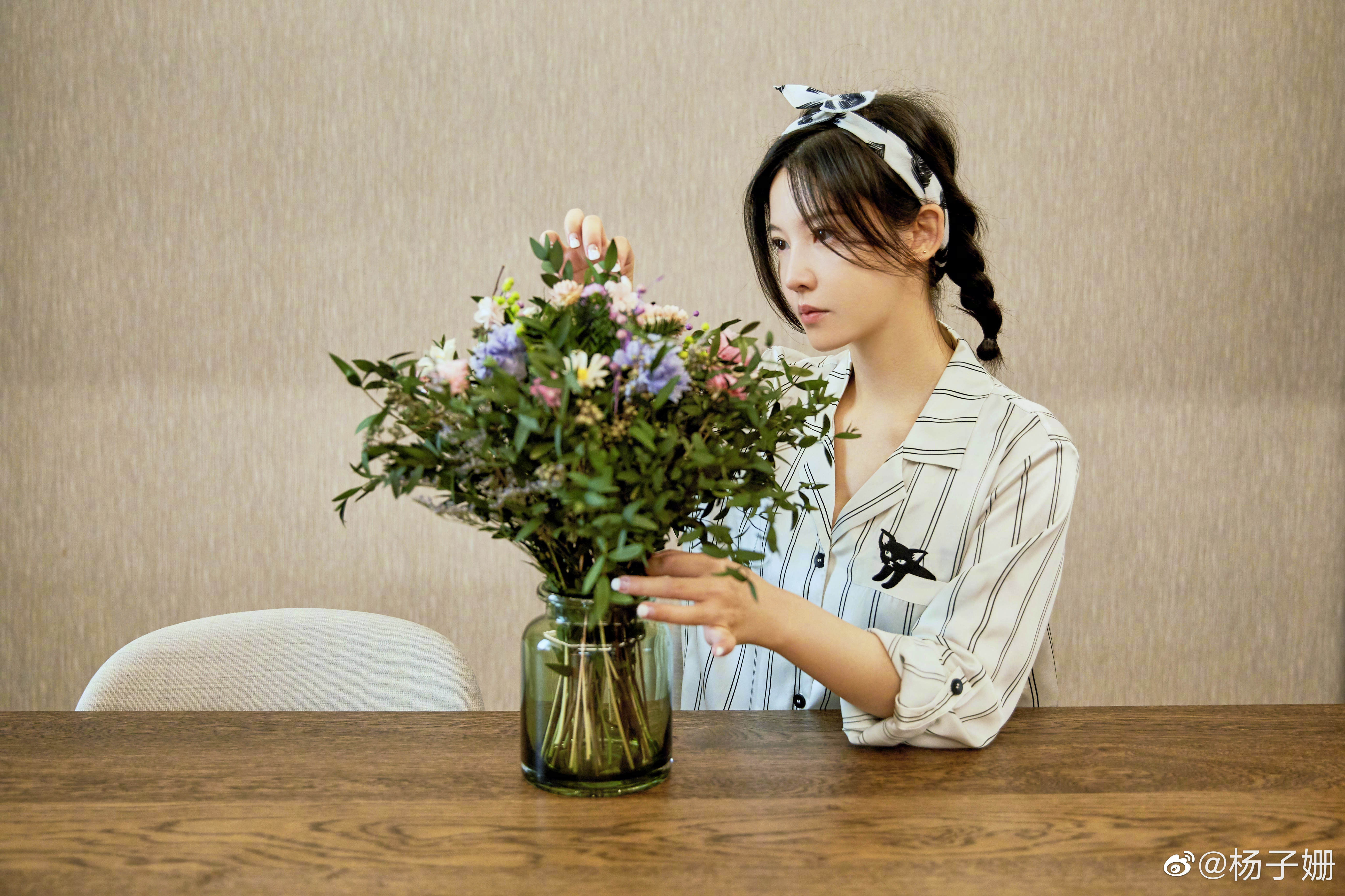 杨子姗崩溃大哭,看到满屋子的摄像焦虑爆发!她的洁癖症惊呆网友