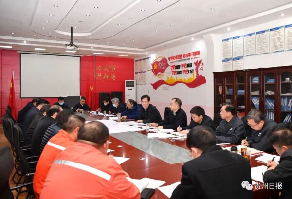 贵州黔西南州贞丰县三河顺勋煤矿发生顶板事故，省委书记第一时间作出批示，省长赶赴现场连夜指挥救援