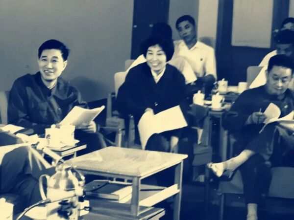 她是劳模，靠造反官至上海市委书记！1982年被判刑17年，出狱后生活凄惨