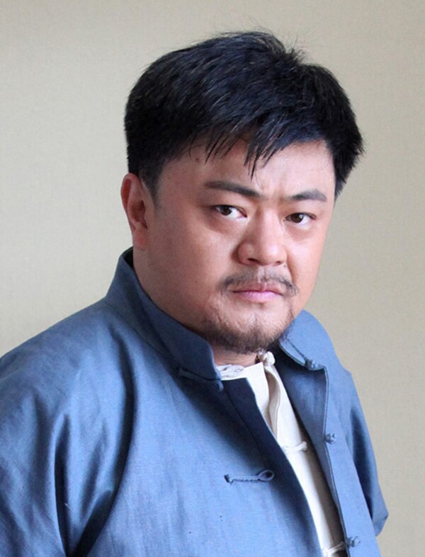高亮家庭情况曝光！父亲是演员高明，大女儿读中学，小女儿读小学