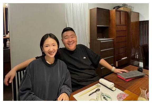 恭喜！34岁郝劭文终于当爸，大陆老婆官宣怀孕，激动亲吻孕肚