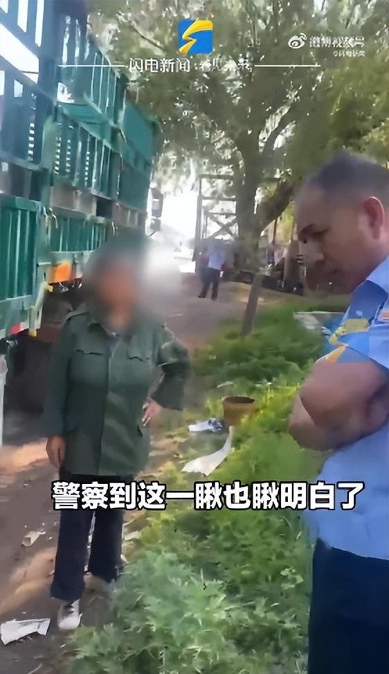 大妈把死鸭子塞车轮下碰瓷货车司机索要100元