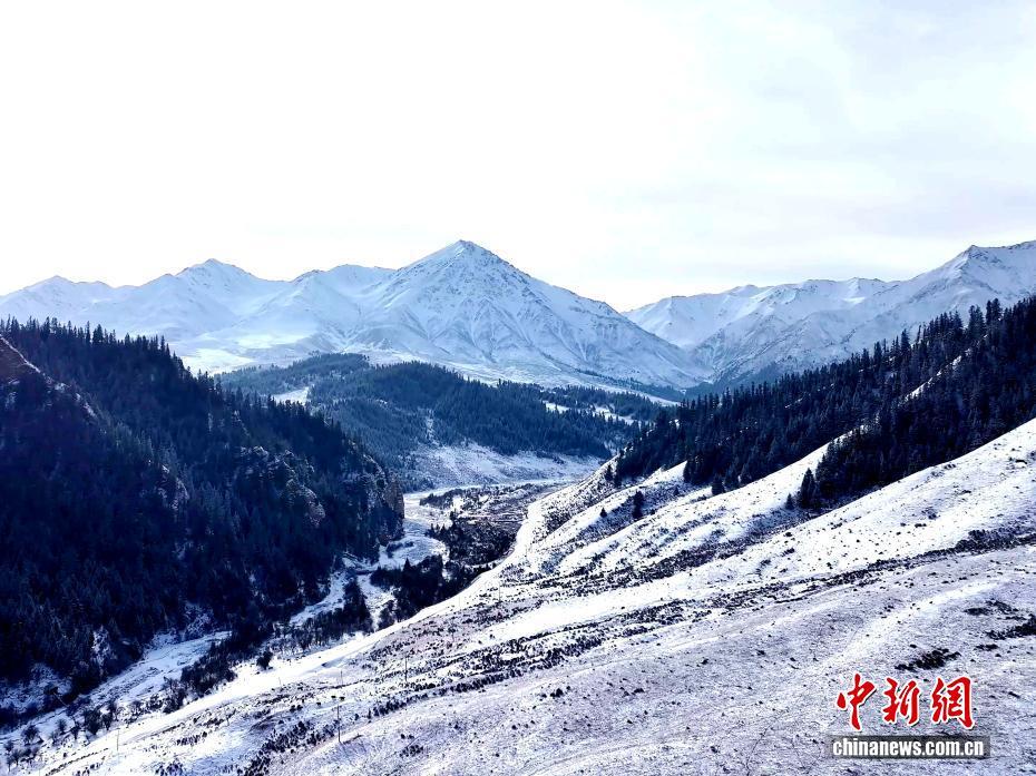 卡洼掌大雪山全景