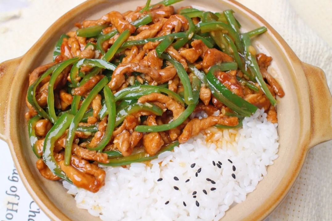 分享九道盖浇饭的做法,简单好做,又香又下饭,大人孩子都爱吃