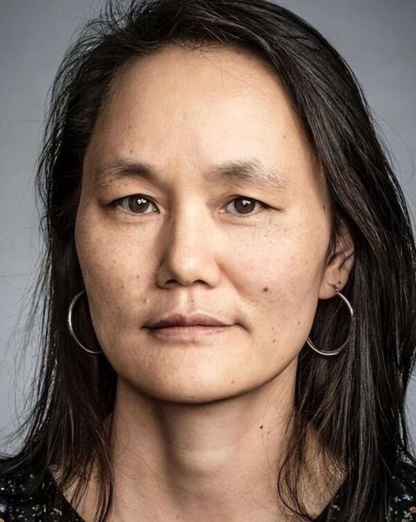 韩国孤儿宋宜的传奇人生：从孤儿院到豪门，与伍迪·艾伦的复杂情感