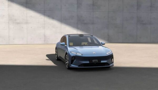 从领先到垫底，死守高端的蔚来“高光”难再？