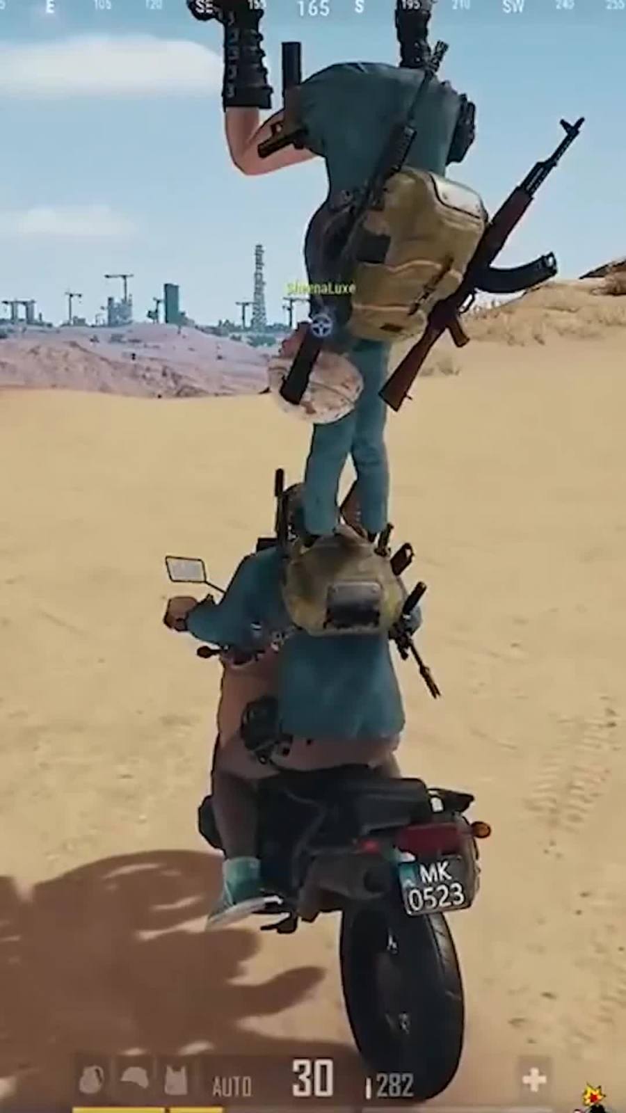 绝地求生:教你们一个倒立骑摩托的小技巧,一定要仔细看哦!