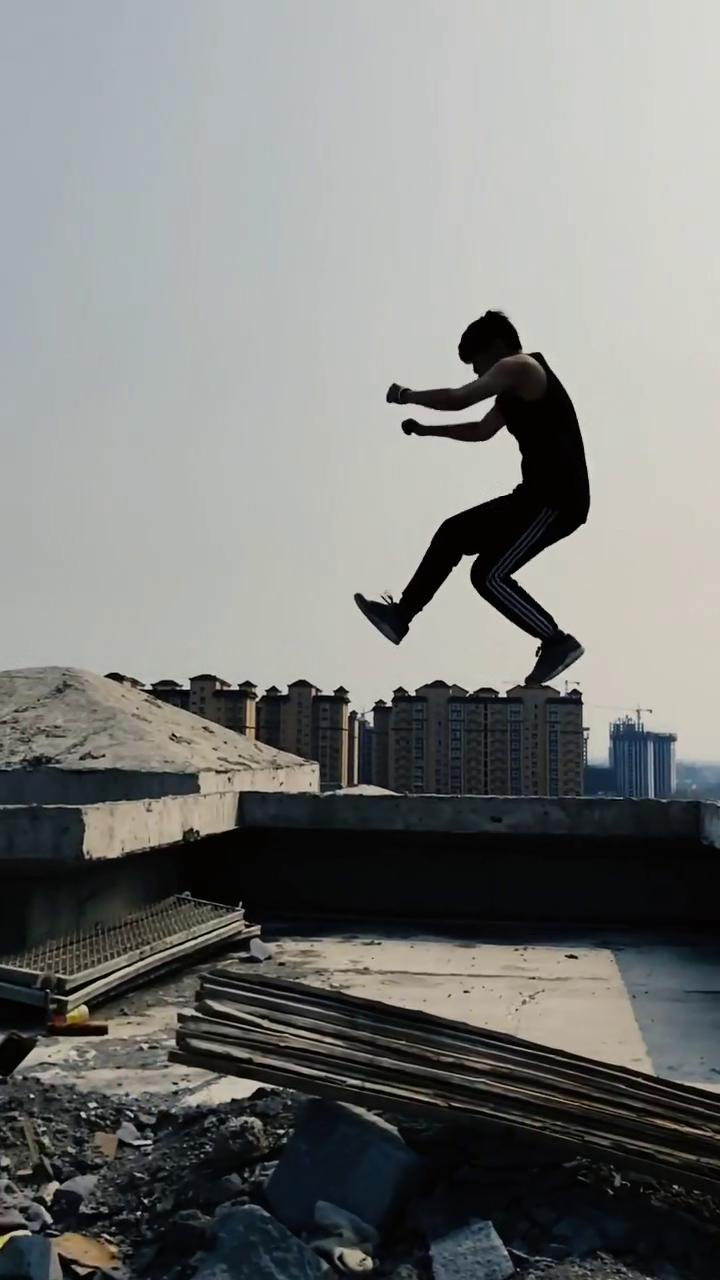 极限跑酷就是在楼顶玩的!